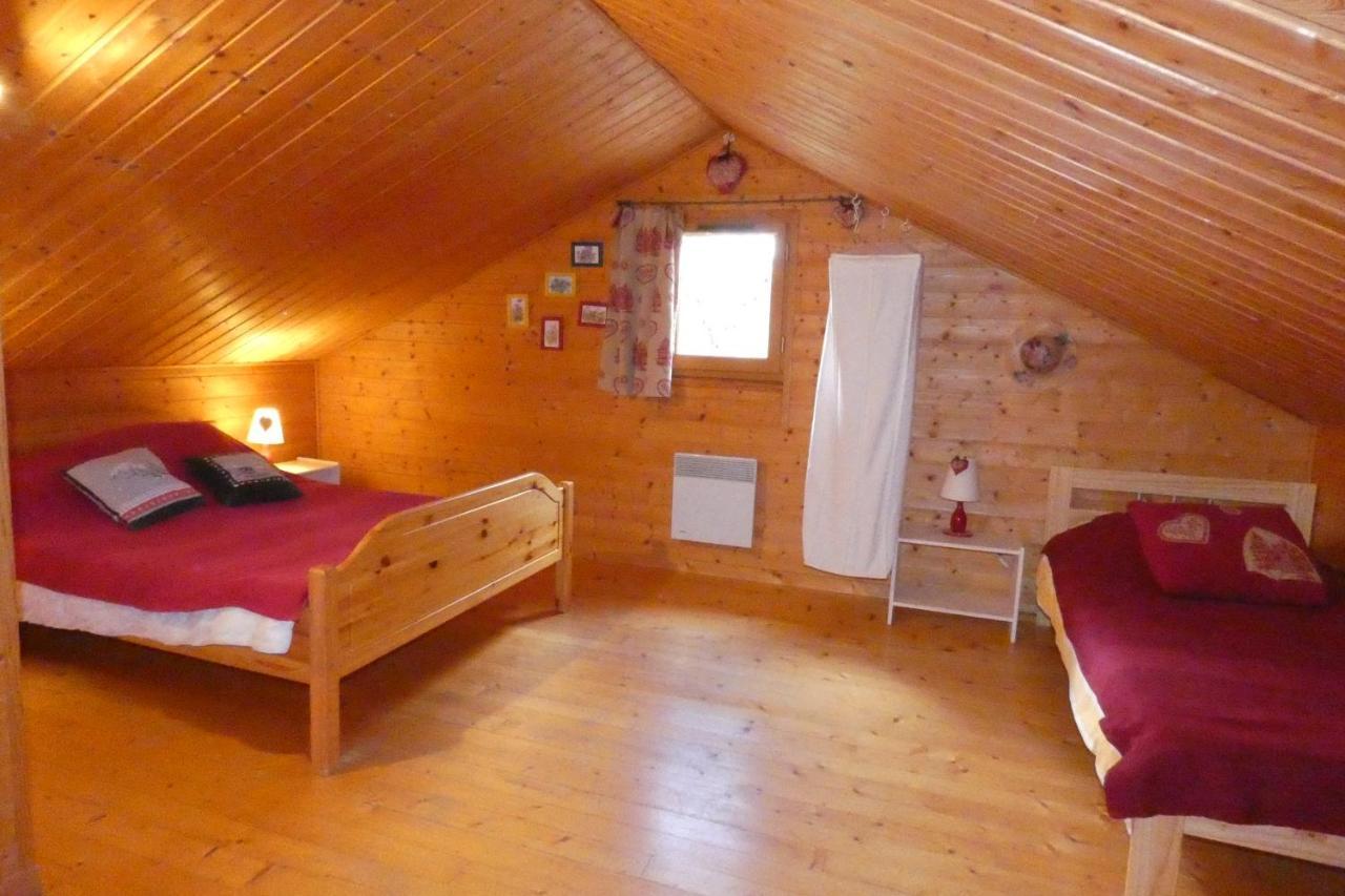 Les Chalets De La Vigne Grande Saint-Floret Exterior photo