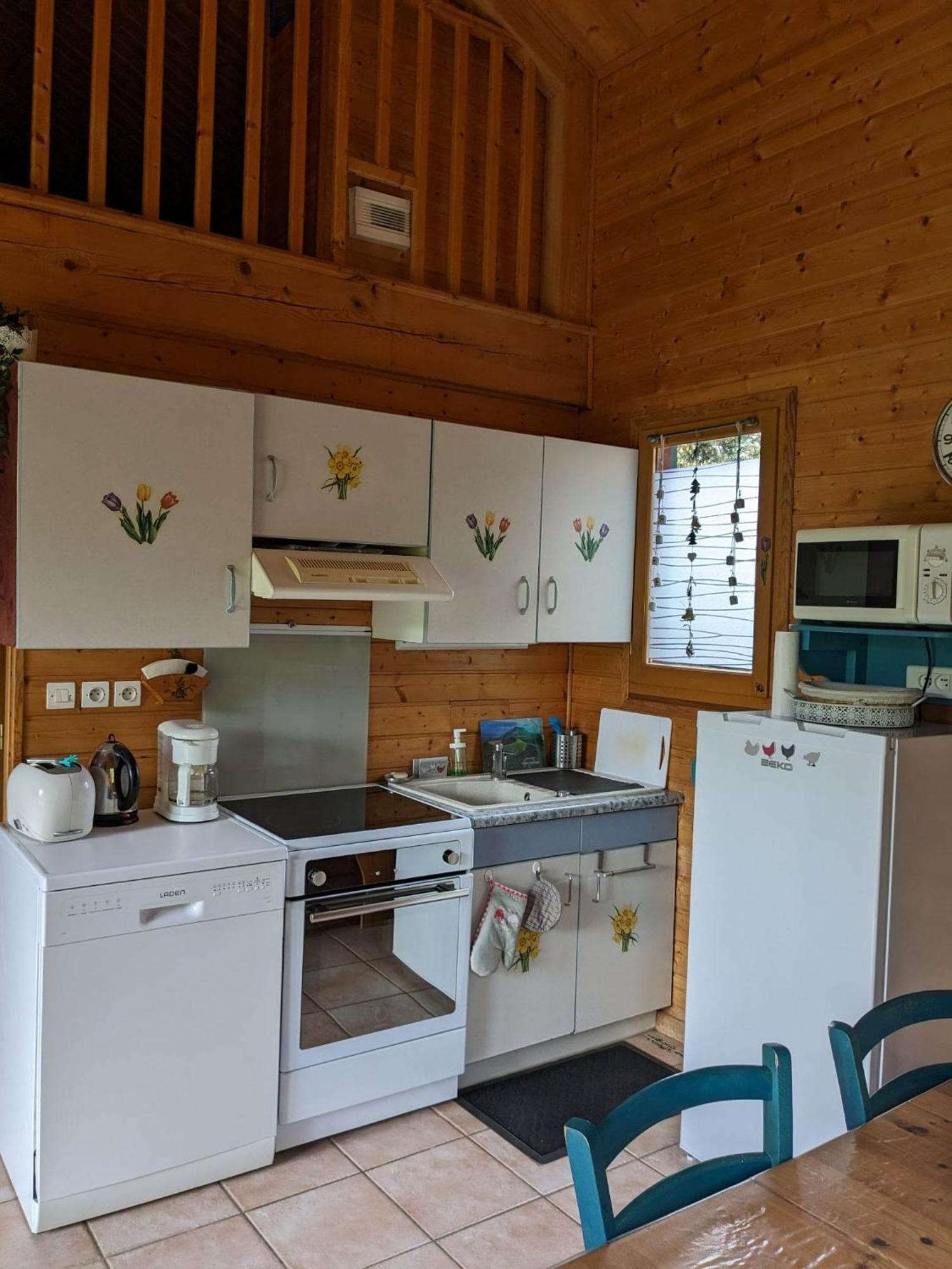 Les Chalets De La Vigne Grande Saint-Floret Exterior photo