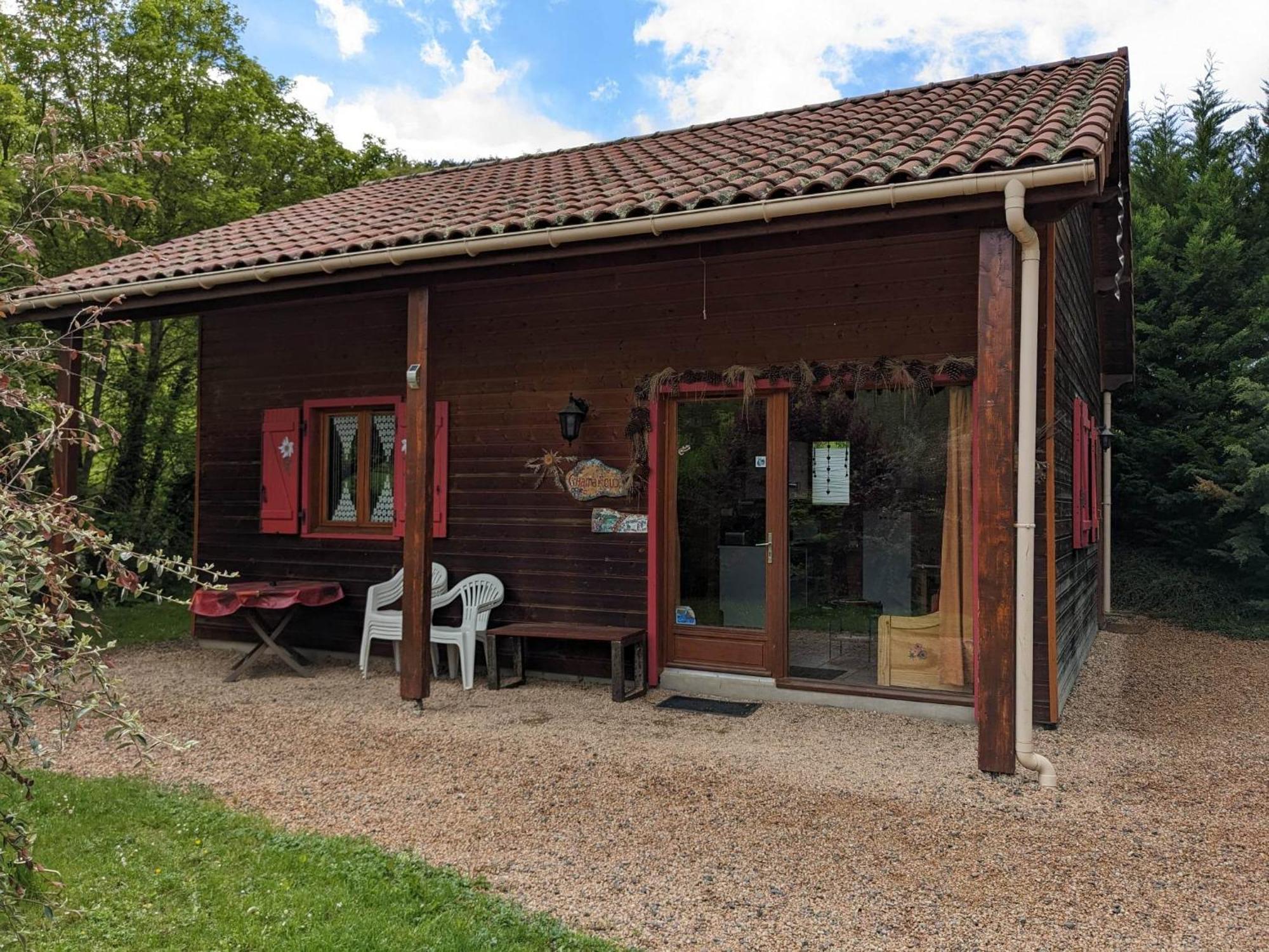 Les Chalets De La Vigne Grande Saint-Floret Exterior photo