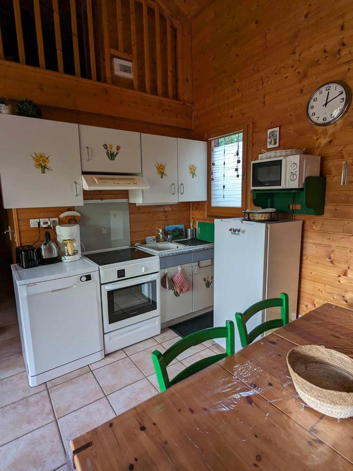 Les Chalets De La Vigne Grande Saint-Floret Exterior photo
