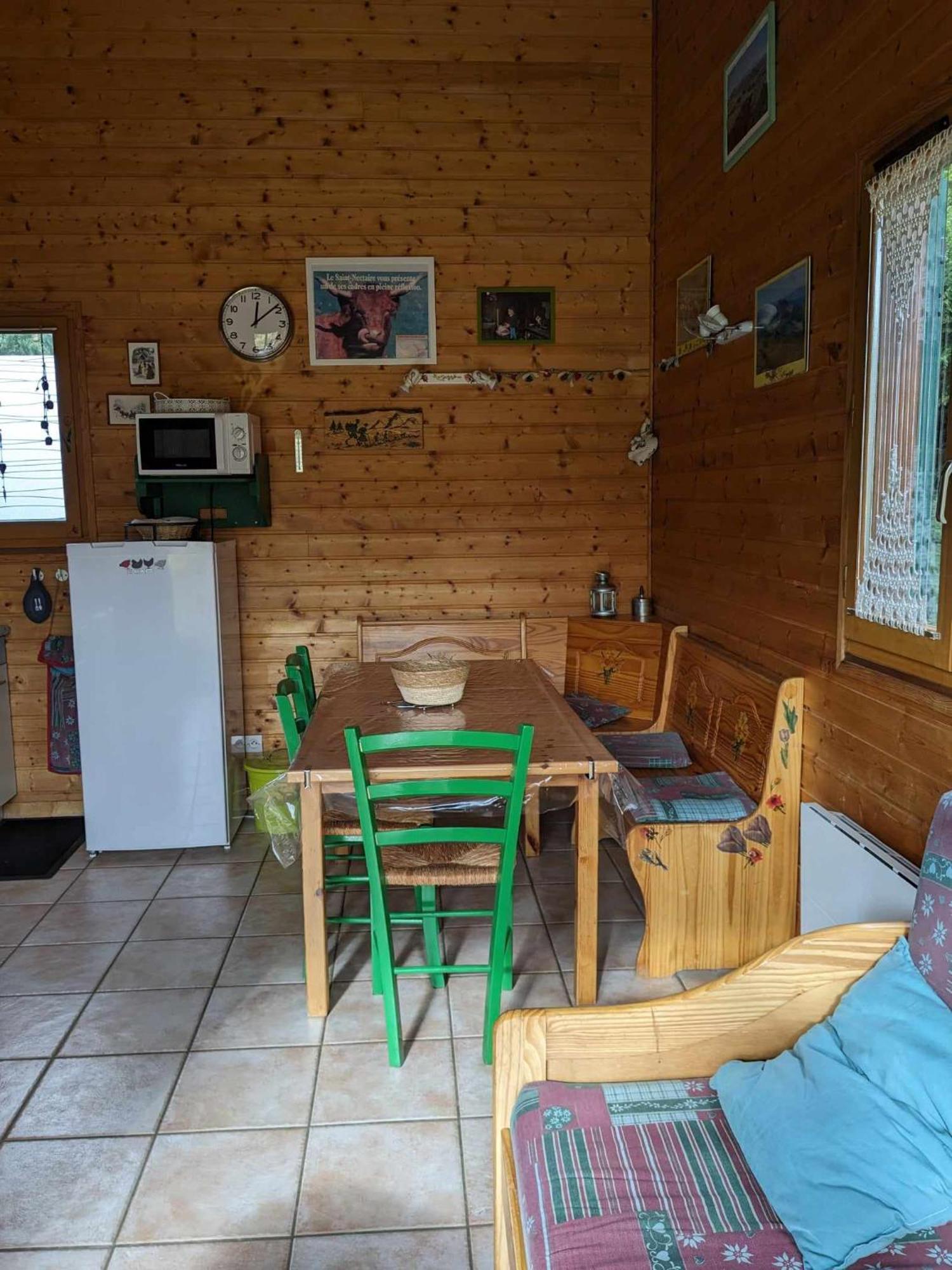 Les Chalets De La Vigne Grande Saint-Floret Exterior photo